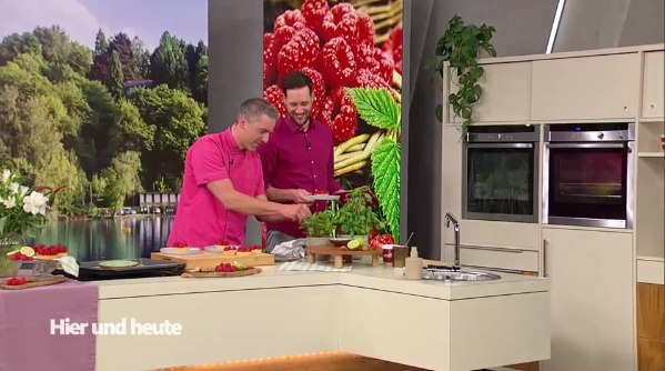 Mandel-Tartelettes mit Himbeeren