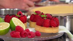 Mandel-Tartelettes mit Himbeeren