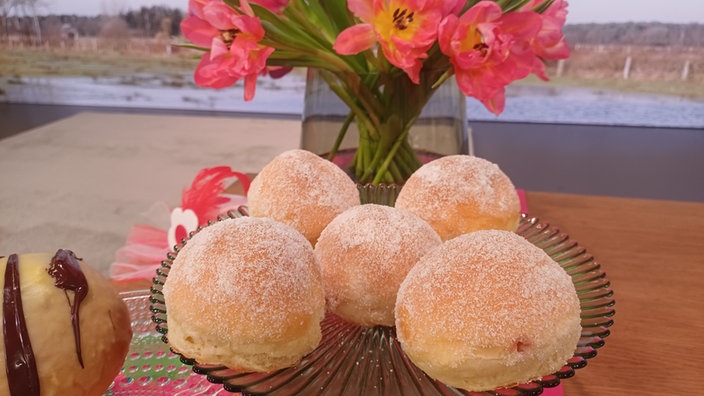 Mini-Berliner aus dem Ofen mit Marmeladenfüllung