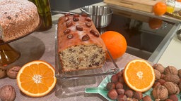 Saftiger Dattel-Nusskuchen