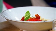 Ofenkürbis mit Blumenkohlsteak und selbstgemachtem Hummus