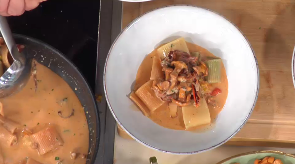 Pfifferlinge in mediterraner Rahmsoße und Paccheri