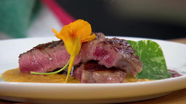 Püree vom Muskatkürbis, dazu Steak mit Rotweinbutter