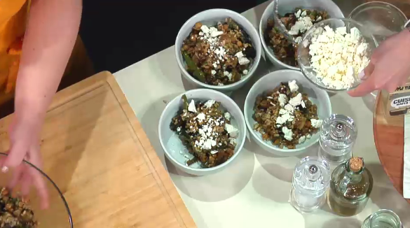 Rosenkohl-Hafer-Bowl mit karamellisierten Zitronen und Feta