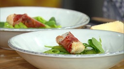 Saltimbocca von der Hähnchenbrust mit Pesto-Nudeln