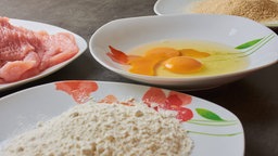 Schnitzel panieren