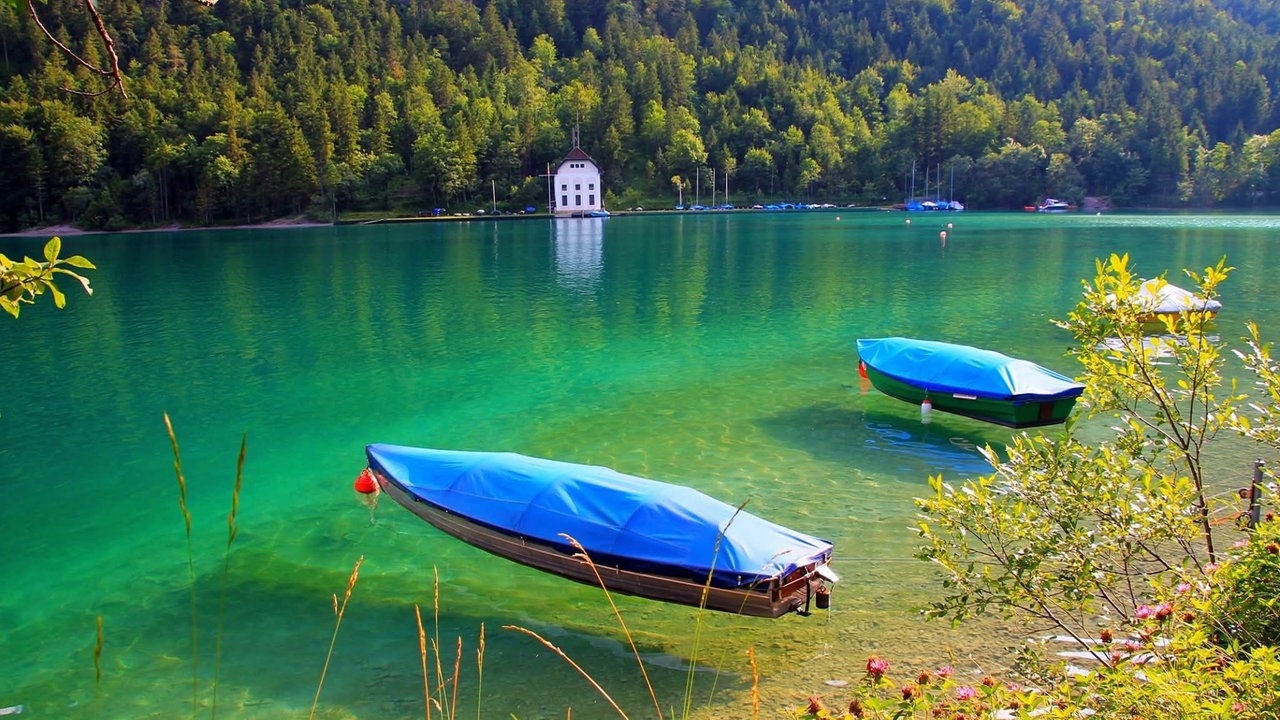 Zwei Bötchen auf dem Plansee