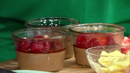 Schokoladen-Mousse und Beeren-Chutney