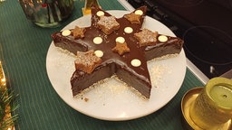 Schoko-Sternkuchen mit Nüssen