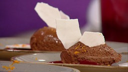 Weihnachtliche Schokomousse auf Glühweinspiegel
