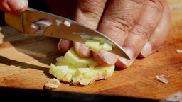 Spargel schneiden