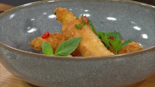 Spargel-Cordon-Bleu und fruchtige Crème fraîche