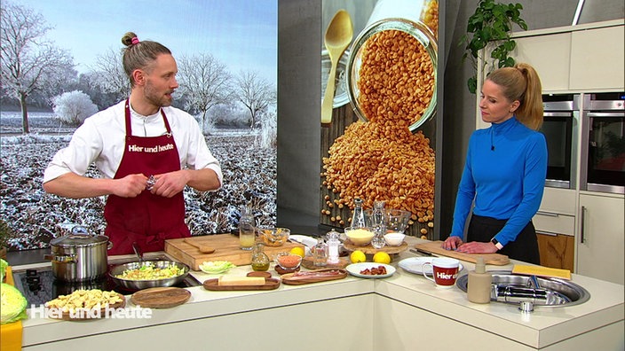 Strozzapreti mit roten Linsen, Wirsing und Pancetta