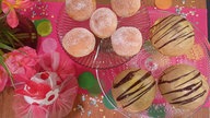 Ofen-Berliner mit Eierlikörfüllung und Zuckerguss
