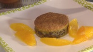Pumpernickel-Soufflé mit Orangensalat