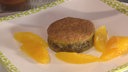 Pumpernickel-Soufflé mit Orangensalat