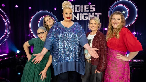  Daphne de Luxe (3.v.l.) mit ihren Gästen: v.l.n.r. Rosemie Warth, Josepha Walter, Mirja Boes und Franziska Wanninger