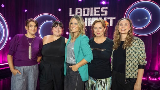 Gastgeberin Lisa Feller (M) mit ihren Gästen: v.l.n.r. Ella Carina Werner, Teresa Reichl, Martina Brandl und Charlotte Hübsch.