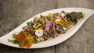 Knödel-Carpaccio mit Hackfleisch vom Yak