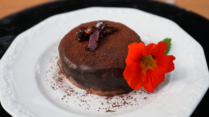 Gefrorenes Schoko-Küchlein mit karamellisiertem Ibérico-Schinken