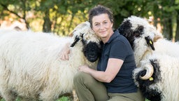  Gisela Elfinger mit Schwarznasenschafen
