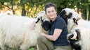  Gisela Elfinger mit Schwarznasenschafen