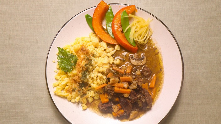 Boeuf Cidre vom Galloway Rind , Spätzle und Gemüse
