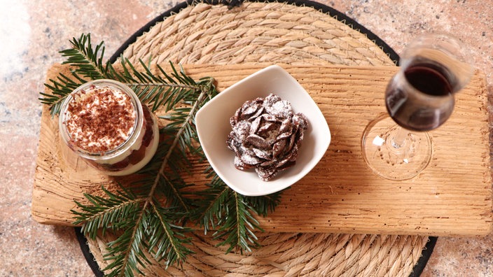 Schwarzwälder Kirsch-Tiramisu und Schoko-Tannenzapfen von Stefanie Huber