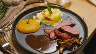 Wild mit Kartoffelgratin, Kürbispüree und Pfifferlingen von Stefanie Huber