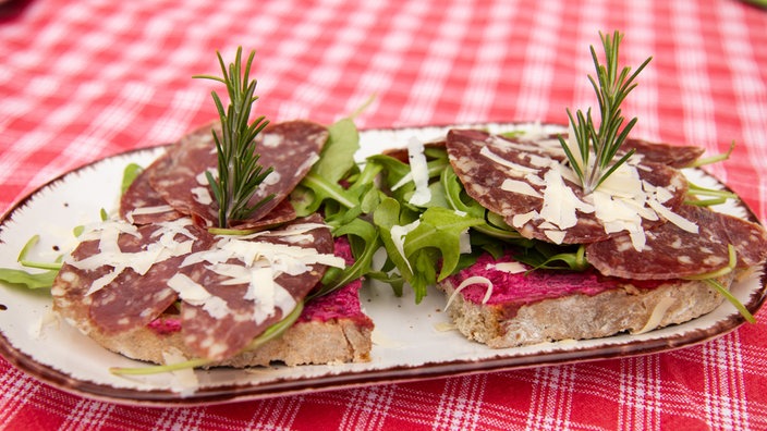 Biertreber-Brot mit Wild-Gin-Salami von Stefanie Huber