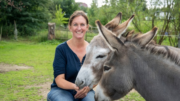 Sylvia Geldmacher mit ihren Eseln. 