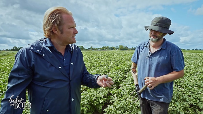 Björn Freitag und Pyt Sipma auf dem Feld.