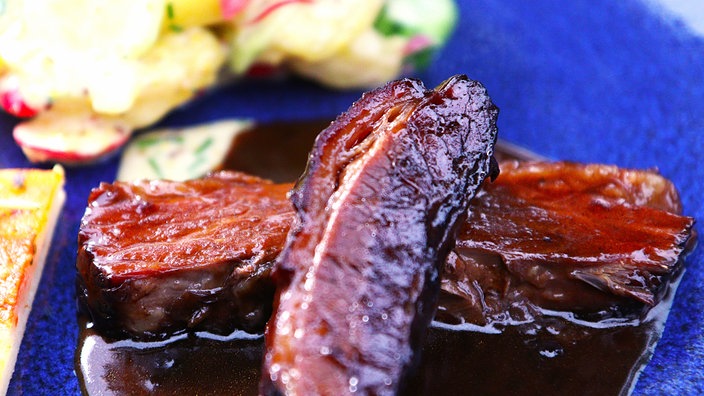 Short Ribs mit sommerlichem Kartoffelsalat 