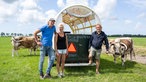 Itte und Oane Smink mit Frank Buchholz auf der Longhorn-Weide
