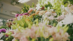 Blumen auf einem Markt.