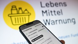 Das Bild zeigt eine Website mit Lebensmittel Warnung.