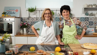 Yvonne Willicks und Theresa Knipschild in der "Meisterküche"