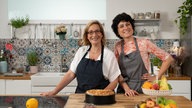 Yvonne Willicks und Theresa Knipschild in der "Meisterküche"
