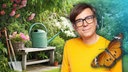 Ralph Caspers vor üppigen Pflanzen