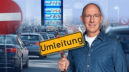 Thomas Ranft mit Umleitungsschild
