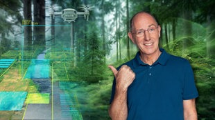 Thomas Ranft im Wald mit Drohne
