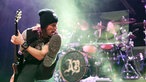 Sänger Myles Kennedy von Alter Bridge performt auf der Bühne
