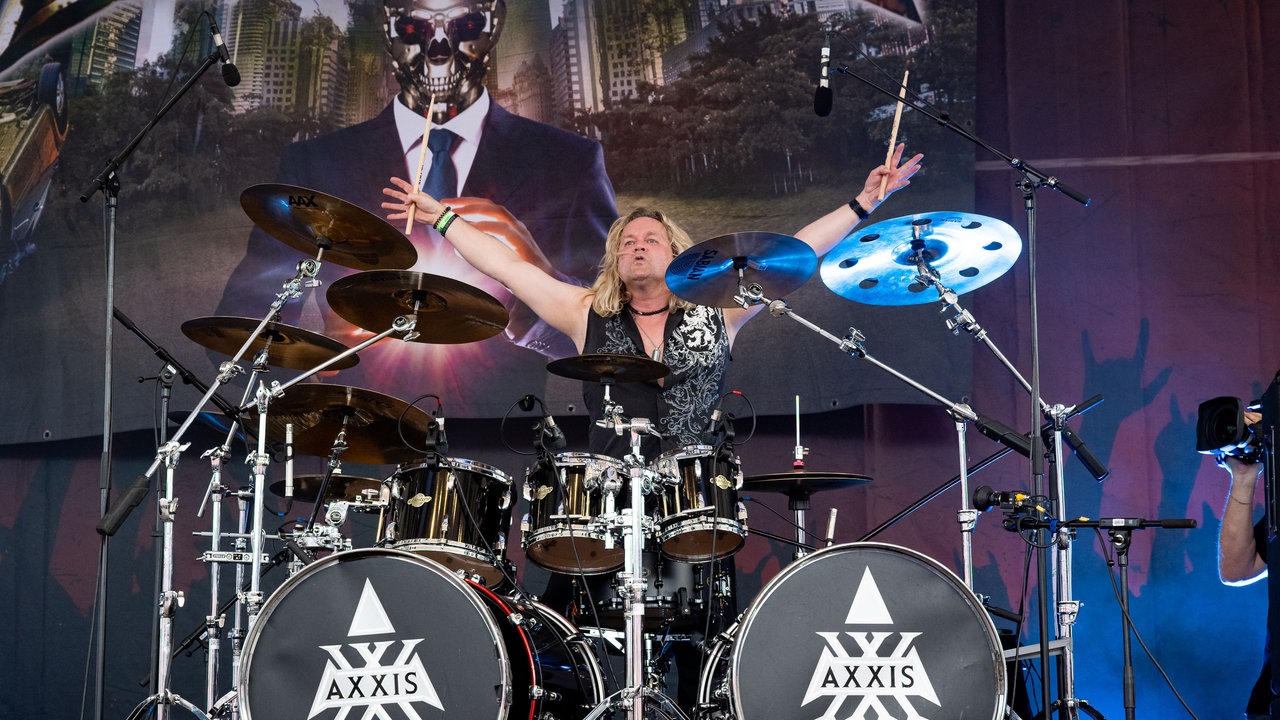 Axxis