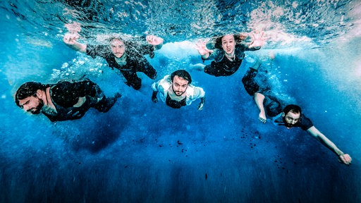 Alestorm tauchen unter Wasser