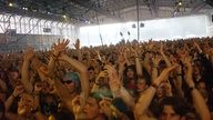 Das Publikum bei Fünf Sterne Deluxe beim Bizarre Festival 2001