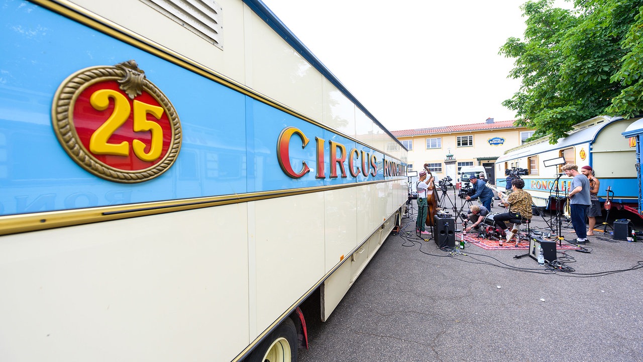 Bukahara: Corona Session im Circus Roncalli