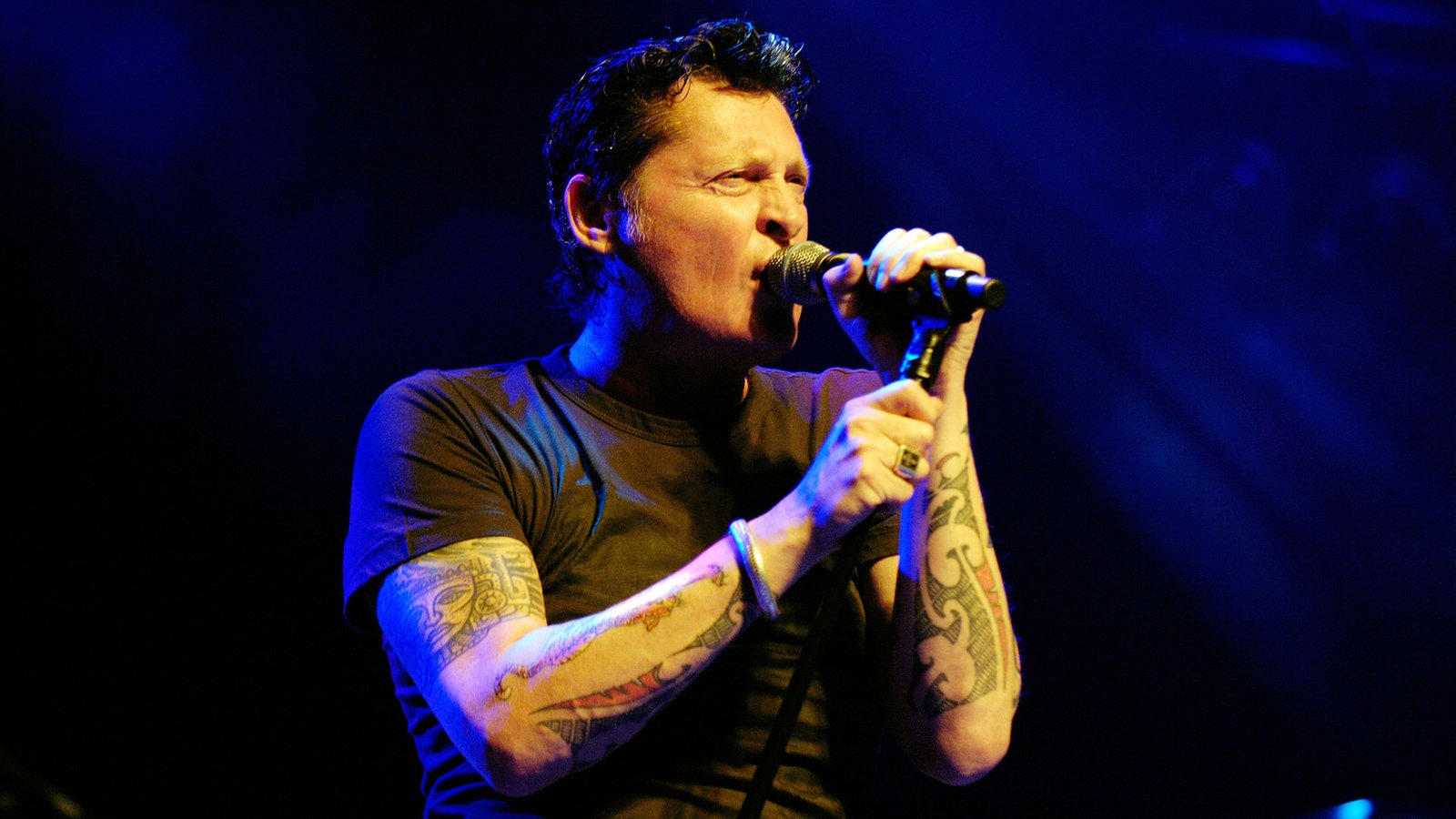 Barry Hay von Golden Earring am Mikrofon bei der Classic Rocknacht 2007