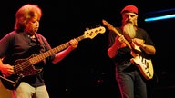 Rusty Burns und Phillip Petty von Point Blank nebeneinander bei der Classic Rocknacht 2007