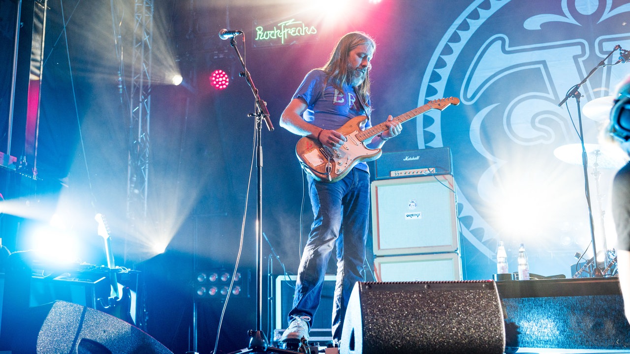 Earthless