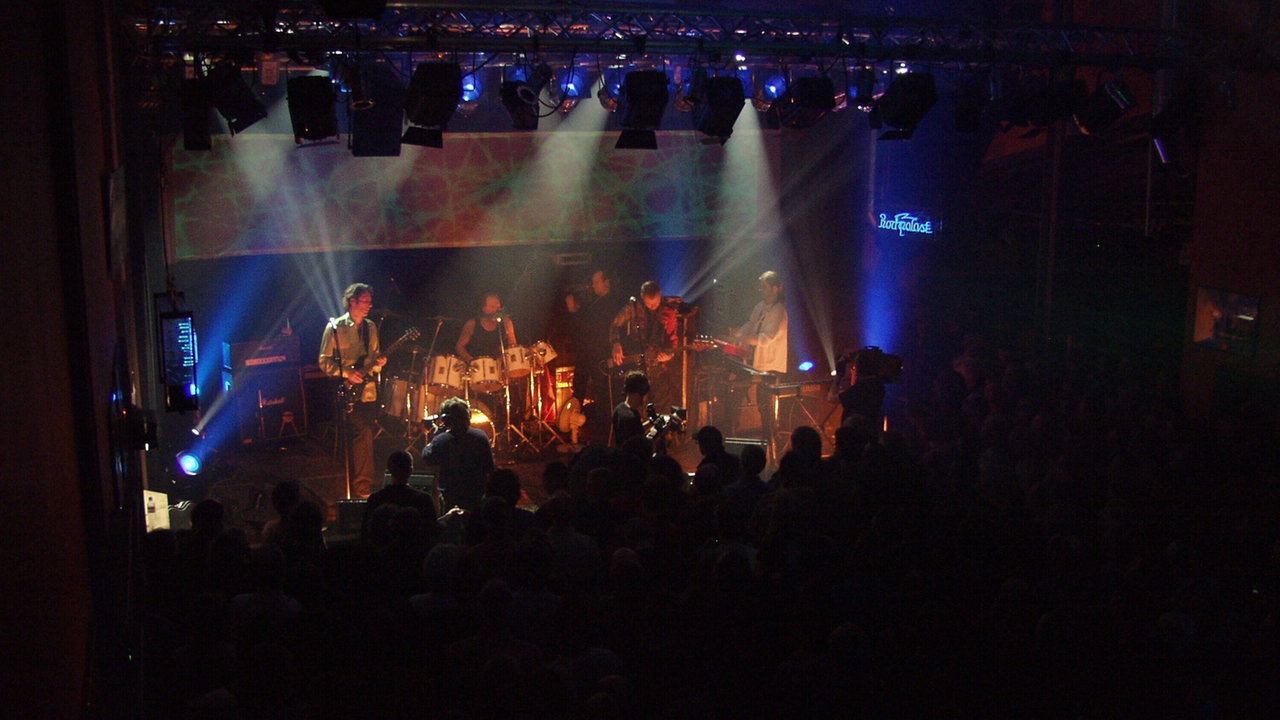 Blick aus dem Zuschauerraum auf die Bühne beim Konzert von Birth-Control.